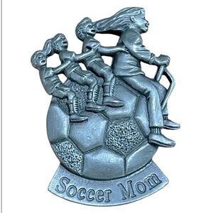 Spoontiques Soccer Mom Graphic Pewter Brooch Pin Gift Futbol Ball 5648 Vintage